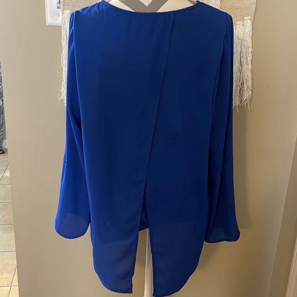 Royal Blue Open Back Blouse with Lace Back by Gibson Latimer Size Large - Picture 4 of 9